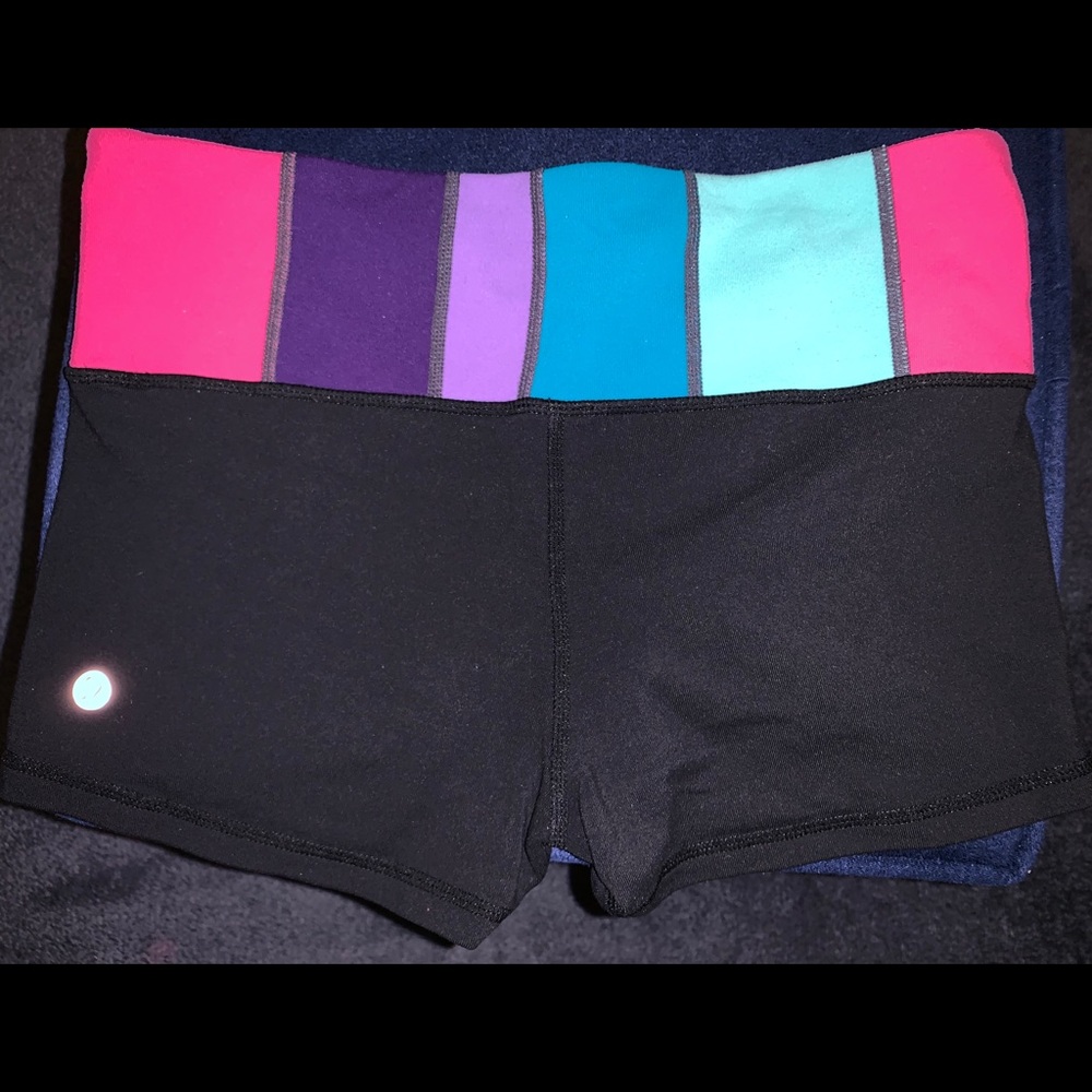 EUC Lululemon Yoga Shorts, size 6